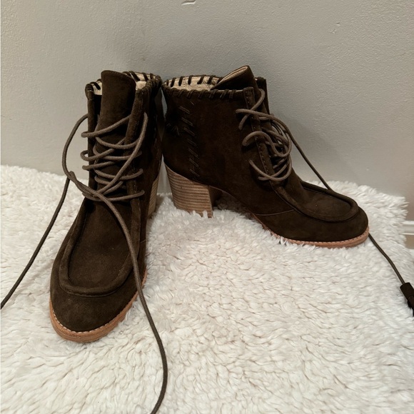 Stuart Whitman Wallawalla Suede Ankle boots 6.5 - Picture 3 of 11